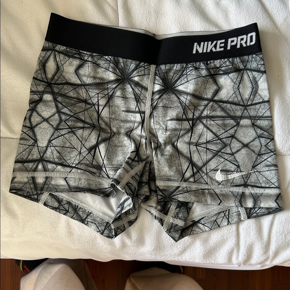 Nike Pro Black and White/Gray Patterned Shorts